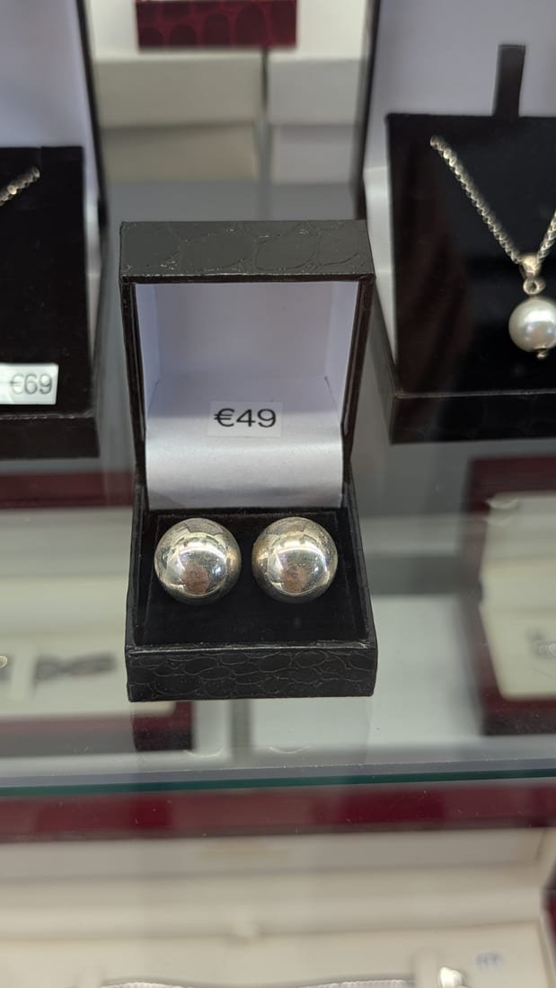 Silver Ball Studs, Silver